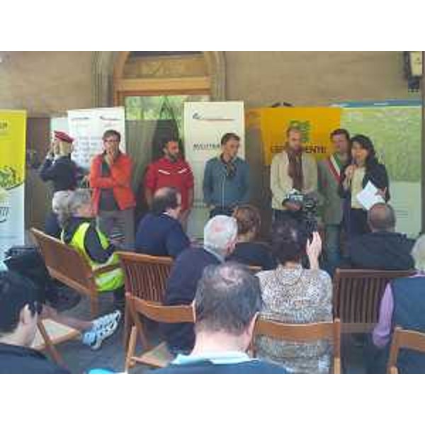 Mariagrazia Santoro (Assessore regionale Infrastrutture e Mobilità) alla manifestazione organizzata da UISP, FIAB, FUC, comitato pendolari Alto Friuli, Legambiente, Ciclo ASSI Friuli e altri soggetti all'interno del network "In sella al treno" - Chiusaforte 20/09/2015