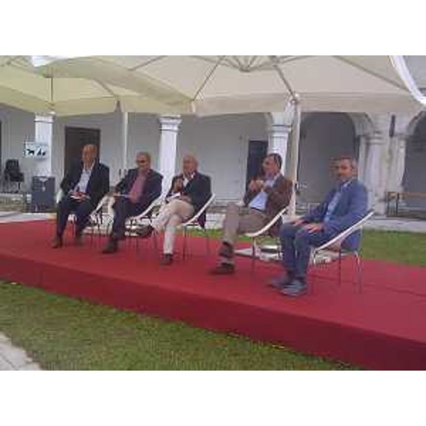 Edi Zobec (Azienda agricola Zobec), Sandro Boscaini (Presidente Masi agricola), Marco Panara (Giornalista La Repubblica), Sergio Bolzonello (Vicepresidente Regione FVG e assessore Attività produttive) e Massimo Santinelli (Presidente Biolab) nel Salotto del Gusto a Gusti di Frontiera - 27/09/2015