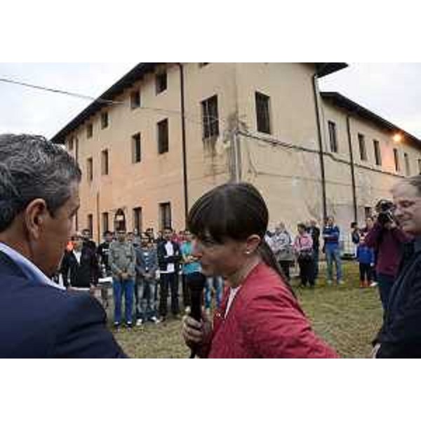 Francesco Martines (Sindaco Palmanova) e Debora Serracchiani (Presidente Regione Friuli Venezia Giulia) alla consegna alla cittadinanza di otto nuovi orti urbani realizzati con la collaborazione di immigrati - Palmanova 25/09/2015