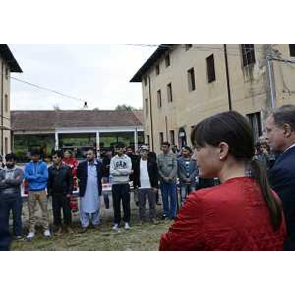Debora Serracchiani (Presidente Regione Friuli Venezia Giulia) e Vittorio Zappalorto (Prefetto Udine) alla consegna alla cittadinanza di otto nuovi orti urbani realizzati con la collaborazione di immigrati - Palmanova 25/09/2015