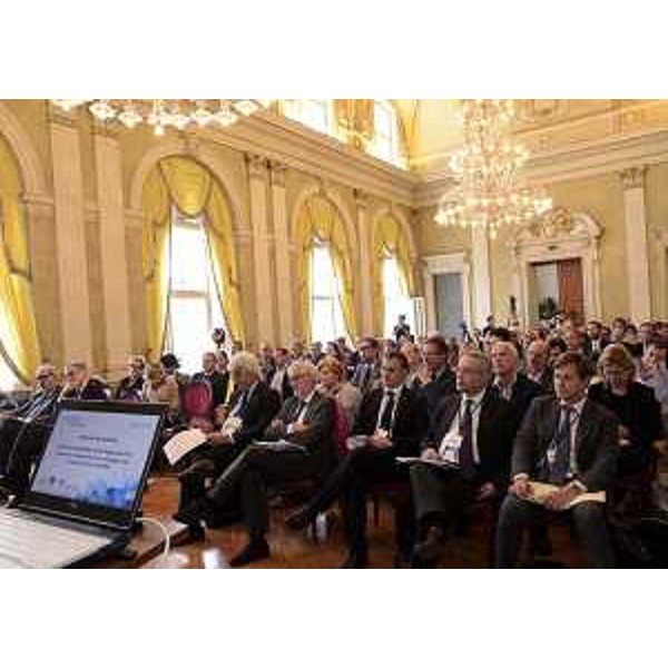 La tavola rotonda "Come le politiche della Regione FVG possono supportare lo sviluppo del Cluster Smart Health", nella sede della Regione Friuli Venezia Giulia - Trieste 25/09/2015