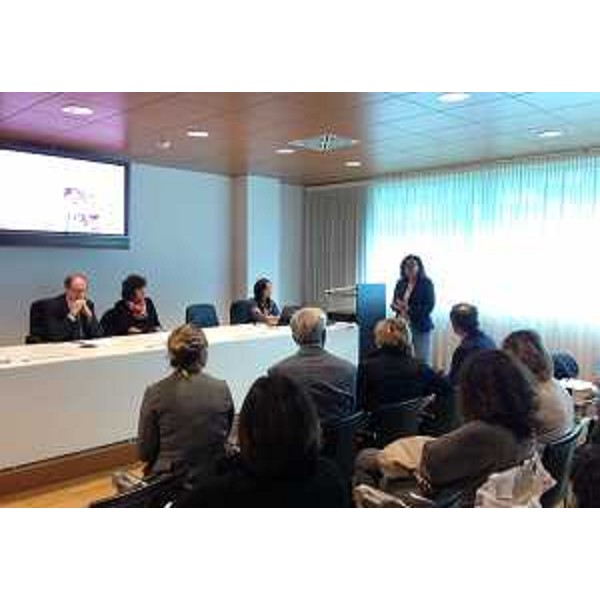 Gli assessori regionali Gianni Torrenti (Cultura, Sport e Solidarietà) e Loredana Panariti (Lavoro, Formazione, Istruzione, Pari Opportunità, Politiche giovanili, Ricerca e Università) alla presentazione dell'Accordo multisettoriale per la promozione della lettura in età 0/18 nella regione FVG - Udine 24/09/2015
