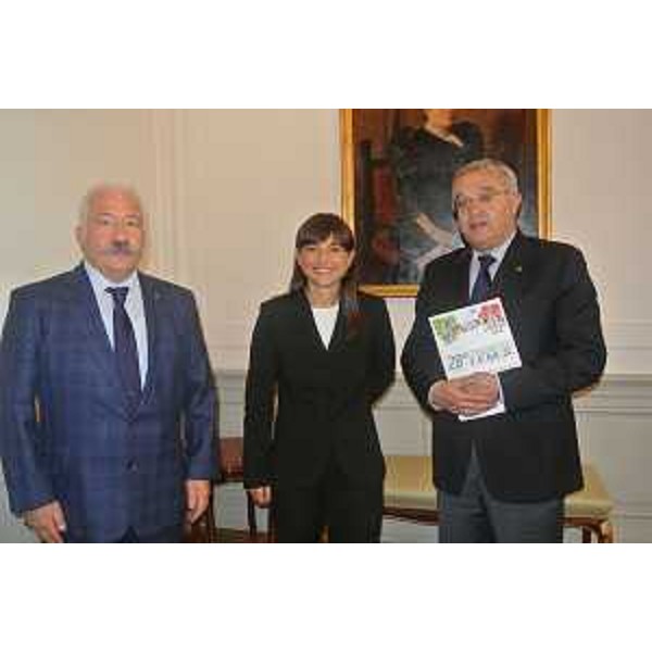 Paolo Verdoliva (Presidente Sezione ANA Gorizia), Debora Serracchiani Debora Serracchiani (Presidente Regione Friuli Venezia Giulia) e Renato Cisilin (Consigliere nazionale ANA) - Trieste 24/09/2015