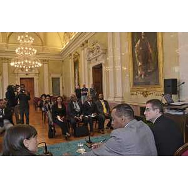 Debora Serracchiani (Presidente Regione Friuli Venezia Giulia) e Dawano Kedir (Rappresentante Ministero Affari esteri Etiopia) durante la visita della delegazione di imprenditori del settore del caffè dell'Etiopia, nel Salone del Palazzo della Presidenza del FVG - Trieste 24/09/2015