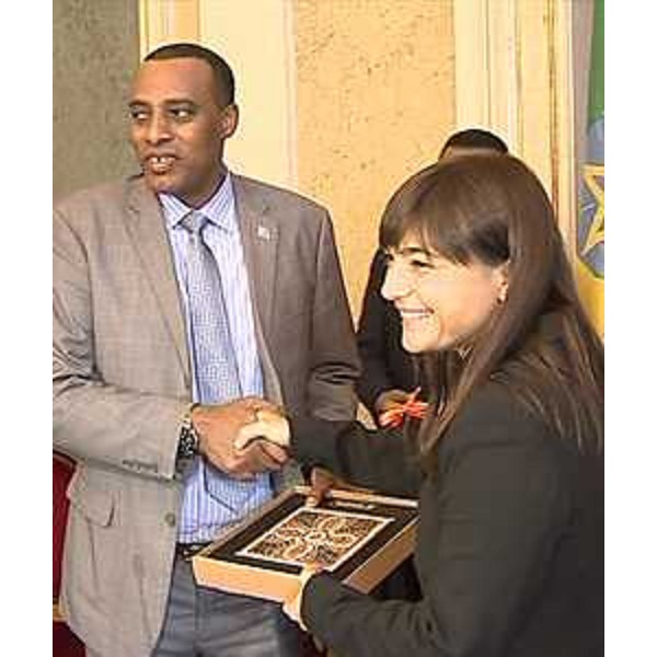Dawano Kedir (Rappresentante Ministero Affari esteri Etiopia) e Debora Serracchiani (Presidente Regione Friuli Venezia Giulia) durante la visita della delegazione di imprenditori del settore del caffè dell'Etiopia, nel Salone del Palazzo della Presidenza del FVG - Trieste 24/09/2015