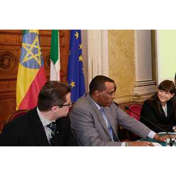 Dawano Kedir (Rappresentante Ministero Affari esteri Etiopia) e Debora Serracchiani (Presidente Regione Friuli Venezia Giulia) durante la visita della delegazione di imprenditori del settore del caffè dell'Etiopia, nel Salone del Palazzo della Presidenza del FVG - Trieste 24/09/2015