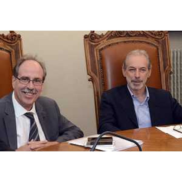 Gianni Torrenti (Assessore regionale Solidarietà) e Paolo Menis (Sindaco San Daniele) all'incontro con rappresentanti dell'Ambito distrettuale di San Daniele del Friuli su profughi e accoglienza diffusa – Udine 22/09/2015