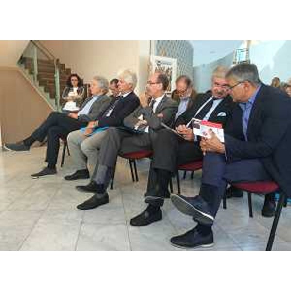 Claudio Cattaruzza (Assessore Cultura Comune Pordenone), Claudio Pedrotti (Sindaco e presidente Provincia Pordenone), Gianni Torrenti (Assessore regionale Cultura), Giovanni Pavan (Presidente CCIAA Pordenone) e Claudio Filipuzzi (Fondazione CRUP) alla presentazione della XXXIV edizione de "Le Giornate del Cinema Muto" (3-11 ottobre 2015, Pordenone) – Pordenone 22/09/2015