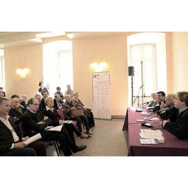 A sinistra: Paolo Tassinari (Assessore Cultura Comune Trieste), Gianni Torrenti (Assessore regionale Cultura) e Maria Teresa Bassa Poropat (Presidente Provincia Trieste) alla presentazione del cartellone della Società dei Concerti di Trieste, LXXXIV Stagione, al Teatro Lirico Giuseppe Verdi - Trieste 29/09/2015