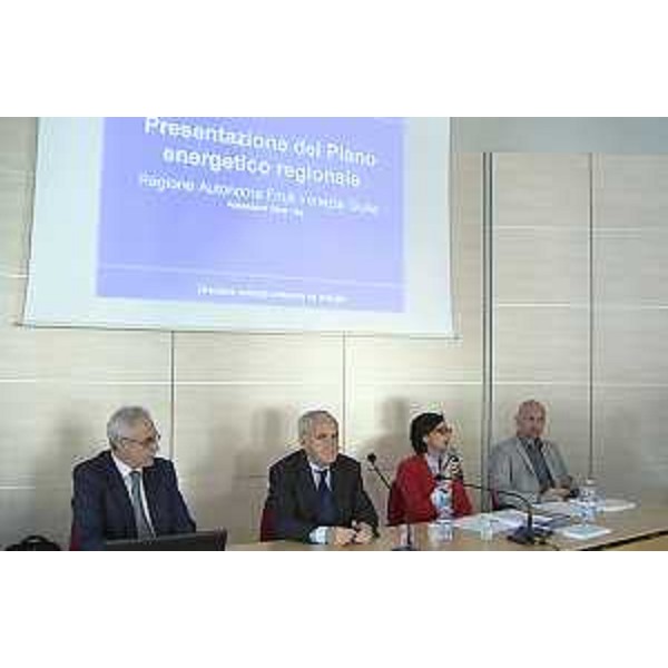 Sara Vito (Assessore regionale Ambiente ed Energia) al quarto e ultimo incontro di presentazione del Piano Energetico Regionale (P.E.R.) - Monfalcone 22/09/2015