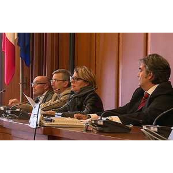 Adriano Marcolongo (Direttore centrale Salute Regione FVG) e Maria Sandra Telesca (Assessore regionale Salute, Integrazione socio-sanitaria, Politiche sociali e Famiglia) all'audizione promossa dalla Commissione Welfare del Consiglio comunale per fare il punto sull'attuazione della Riforma della Sanità nell'area dell'Isontino - Gorizia 29/09/2015