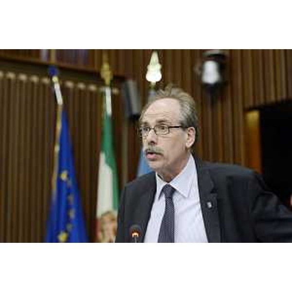 Gianni Torrenti (Assessore regionale Cultura, Sport e Solidarietà) durante i lavori del Consiglio regionale - Trieste 30/09/2015