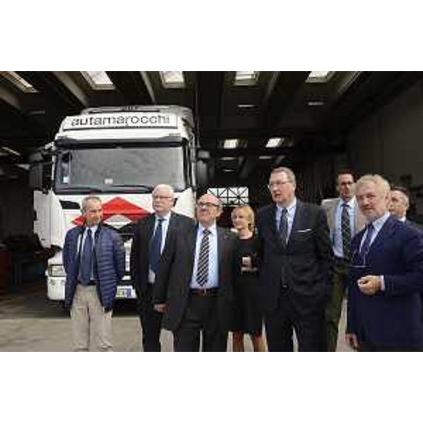 Sergio Bolzonello (Vicepresidente Regione FVG e assessore Attività produttive, Cooperazione e Turismo) alla Autamarocchi S.p.A., con il presidente Oscar Zabai e i vertici dell'Azienda - Trieste 01/10/2015