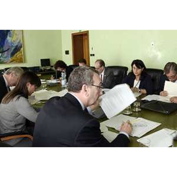 Debora Serracchiani (Presidente Regione Friuli Venezia Giulia), Sergio Bolzonello (Vicepresidente Regione FVG e assessore Attività produttive, Cooperazione e Turismo) e assessori durante la riunione della Giunta del FVG, in Consiglio regionale - Trieste 01/10/2015