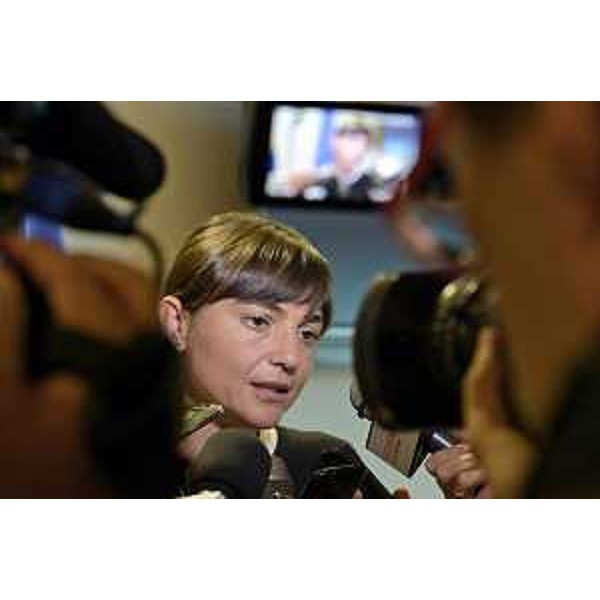 Debora Serracchiani (Presidente Regione Friuli Venezia Giulia) alla conferenza stampa di presentazione della fotografia dello stato attuale dell'accoglienza immigrati in Friuli Venezia Giulia - Udine 02/10/2015