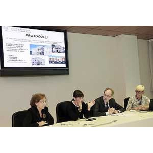 Francesca Adelaide Garufi (Commissario di Governo, prefetto Trieste), Debora Serracchiani (Presidente Regione Friuli Venezia Giulia) e Gianni Torrenti (Assessore regionale Solidarietà) alla conferenza stampa di presentazione della fotografia dello stato attuale dell'accoglienza immigrati in Friuli Venezia Giulia - Udine 02/10/2015