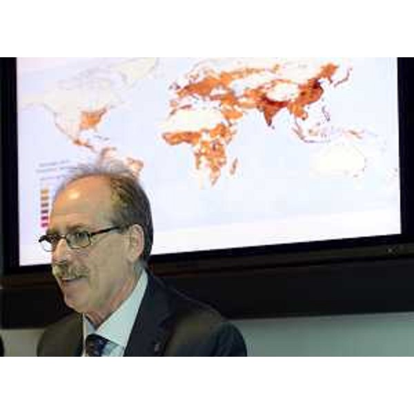Gianni Torrenti (Assessore regionale Solidarietà) alla conferenza stampa di presentazione della fotografia dello stato attuale dell'accoglienza immigrati in Friuli Venezia Giulia - Udine 02/10/2015