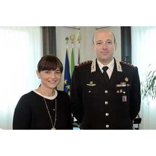 Debora Serracchiani (Presidente Regione Friuli Venezia Giulia) con il colonnello Marco Zearo, nominato di recente comandante provinciale dei Carabinieri di Udine, nella sede della Regione FVG - Udine 02/10/2015