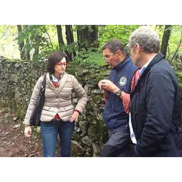 Sara Vito (Assessore regionale Ambiente ed Energia), Furio Premiani (Presidente Federazione speleologica regionale FVG) e Giulio Lauri (Consigliere regionale) nell'area del Pozzo Mattioli - Gropada (TS) 03/10/2015