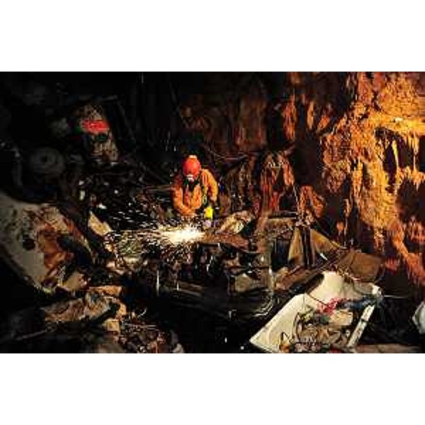 Giornata nazionale della Speleologia "Pulire il buio" - Pozzo Mattioli, Gropada (TS) 03/10/2015 (Foto Furio Premiani, presidente Federazione speleologica regionale FVG)