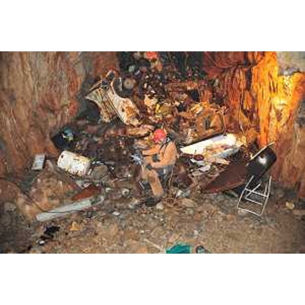Giornata nazionale della Speleologia "Pulire il buio" - Pozzo Mattioli, Gropada (TS) 03/10/2015 (Foto Furio Premiani, presidente Federazione speleologica regionale FVG)