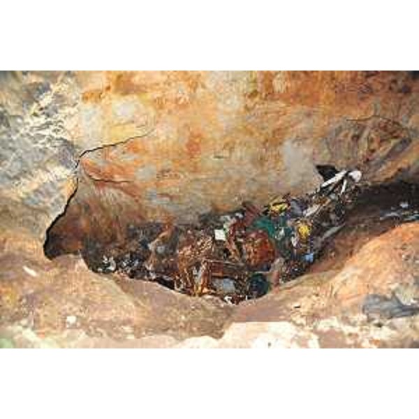 Giornata nazionale della Speleologia "Pulire il buio" - Pozzo Mattioli, Gropada (TS) 03/10/2015 (Foto Furio Premiani, presidente Federazione speleologica regionale FVG)