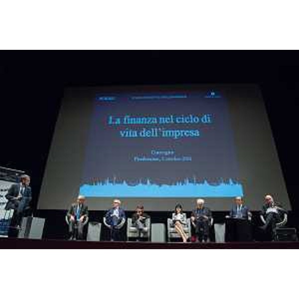 Debora Serracchiani (Presidente Regione Friuli Venezia Giulia) al convegno "La Finanza nel ciclo di vita dell'Impresa", al Teatro Verdi - Pordenone 02/10/2015 (Foto © ACB Group S.p.A.)
