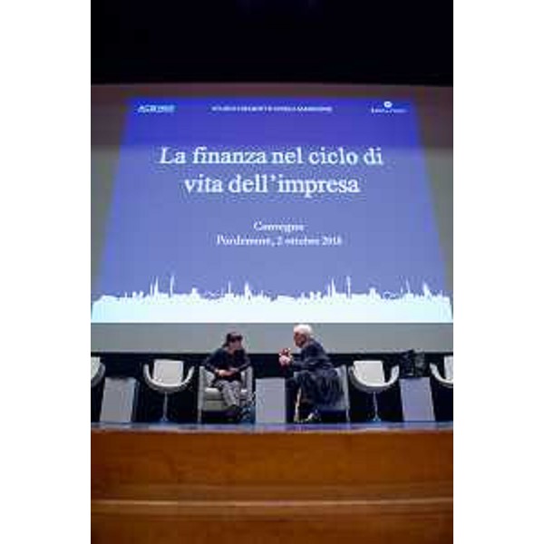 Debora Serracchiani (Presidente Regione Friuli Venezia Giulia) e Victor Uckmar (Professore emerito Università Genova e presidente ACB Group S.p.A.) al convegno "La Finanza nel ciclo di vita dell'Impresa", al Teatro Verdi - Pordenone 02/10/2015 (Foto © ACB Group S.p.A.)