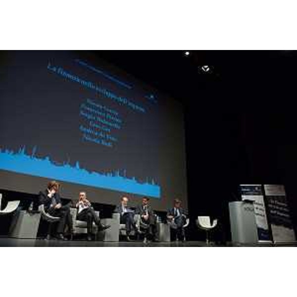 Sergio Bolzonello (Vicepresidente Regione FVG e assessore Attività produttive, Cooperazione e Turismo) al convegno "La Finanza nello Sviluppo dell'Impresa", al Teatro Verdi - Pordenone 02/10/2015 (Foto © ACB Group S.p.A.)
