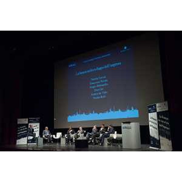 Sergio Bolzonello (Vicepresidente Regione FVG e assessore Attività produttive, Cooperazione e Turismo) al convegno "La Finanza nello Sviluppo dell'Impresa", al Teatro Verdi - Pordenone 02/10/2015 (Foto © ACB Group S.p.A.)