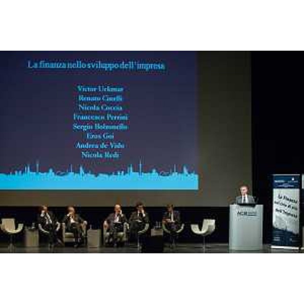 Sergio Bolzonello (Vicepresidente Regione FVG e assessore Attività produttive, Cooperazione e Turismo) al convegno "La Finanza nello Sviluppo dell'Impresa", al Teatro Verdi - Pordenone 02/10/2015 (Foto © ACB Group S.p.A.)