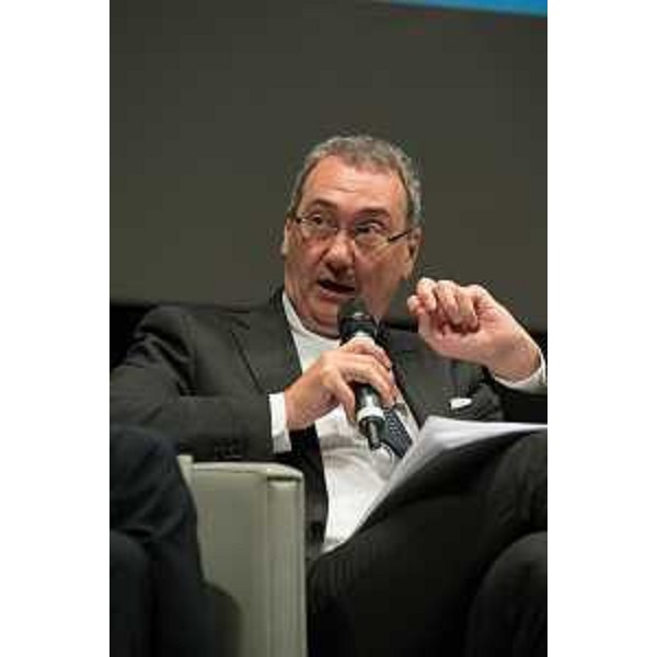 Sergio Bolzonello (Vicepresidente Regione FVG e assessore Attività produttive, Cooperazione e Turismo) al convegno "La Finanza nello Sviluppo dell'Impresa", al Teatro Verdi - Pordenone 02/10/2015 (Foto © ACB Group S.p.A.)