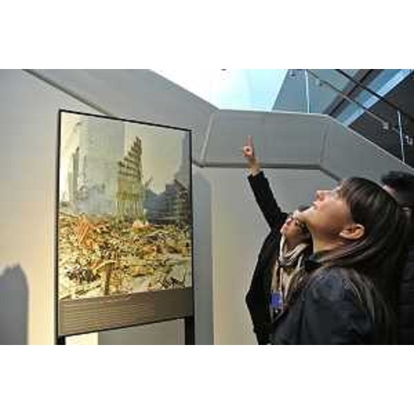 Debora Serracchiani (Presidente Regione Friuli Venezia Giulia) visita il Memoriale delle Torri Gemelle - New York 05/10/2015 
