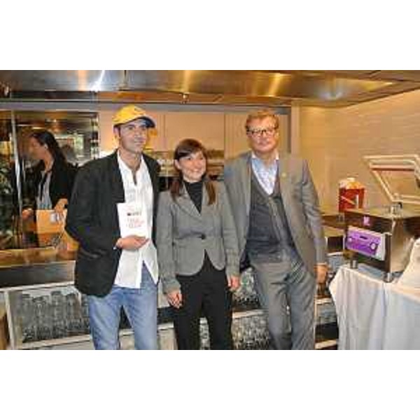 Dino Borri (Direttore Eataly USA), Debora Serracchiani (Presidente Regione Friuli Venezia Giulia) e Giovanni Da Pozzo (Presidente CCIAA Udine) nel megastore di Eataly - New York 05/10/2015
