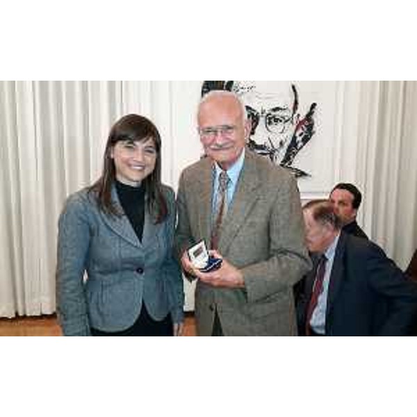 Debora Serracchiani (Presidente Regione Friuli Venezia Giulia) ed Eligio Clapcich (Associazione Giuliani nel Mondo) nella sede del Consolato generale italiano - New York 05/10/2015