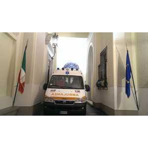 Autoambulanza donata dal Friuli Venezia Giulia al Presidio ospedaliero di Presevo, municipalità nel sud della Serbia tra le più interessate dal flusso di profughi dal Medio Oriente - Presevo 06/10/2015 [Foto Alessandro Neto (First secretary Political, Press and Consular Affairs of the Embassy of Italy in Serbia)]