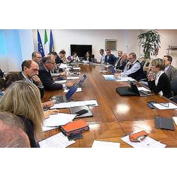Sergio Bolzonello (Vicepresidente Regione FVG e assessore Attività produttive, Cooperazione e Turismo) e Marco Tullio Petrangelo (Direttore generale Promotur) durante l'audizione in II Commissione consiliare sui poli sciistici e sul turismo invernale regionale - Udine 08/10/2015