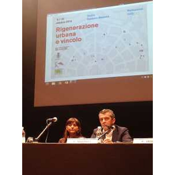 Debora Serracchiani (Presidente Regione Friuli Venezia Giulia) e Francesco Martines (Sindaco Palmanova) al convegno "Rigenerazione urbana e vincolo", promosso dal Consiglio nazionale dell'Ordine degli Architetti, Pianificatori, Paesaggisti e Conservatori, al Teatro Modena - Palmanova 09/10/2015