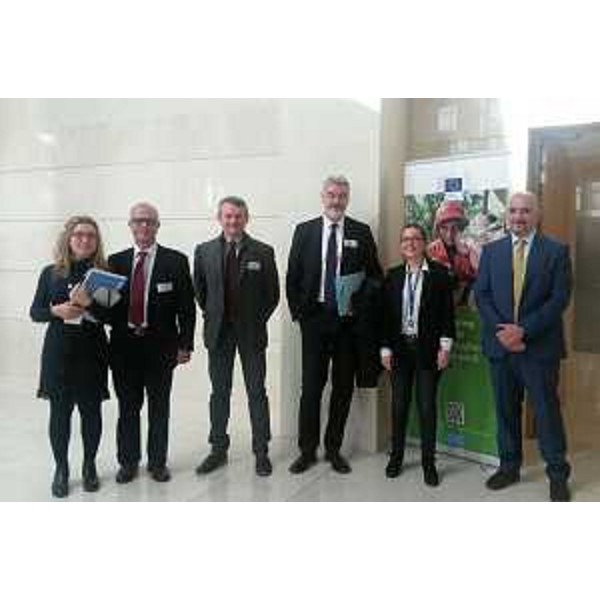 Luciano Sulli (Direttore centrale Protezione civile Regione FVG) e Paolo Panontin (Assessore regionale Protezione civile FVG) al Centro di coordinamento della risposta alle emergenze (ERCC) del Dipartimento aiuti umanitari e protezione civile della Commissione Europea (ECHO) - Bruxelles 09/10/2015