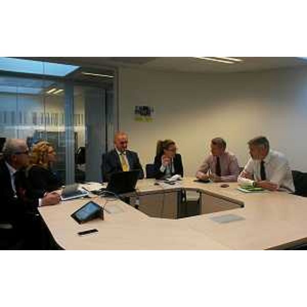 Luciano Sulli (Direttore centrale Protezione civile Regione FVG) e Paolo Panontin (Assessore regionale Protezione civile FVG) al Centro di coordinamento della risposta alle emergenze (ERCC) del Dipartimento aiuti umanitari e protezione civile della Commissione Europea (ECHO) - Bruxelles 09/10/2015