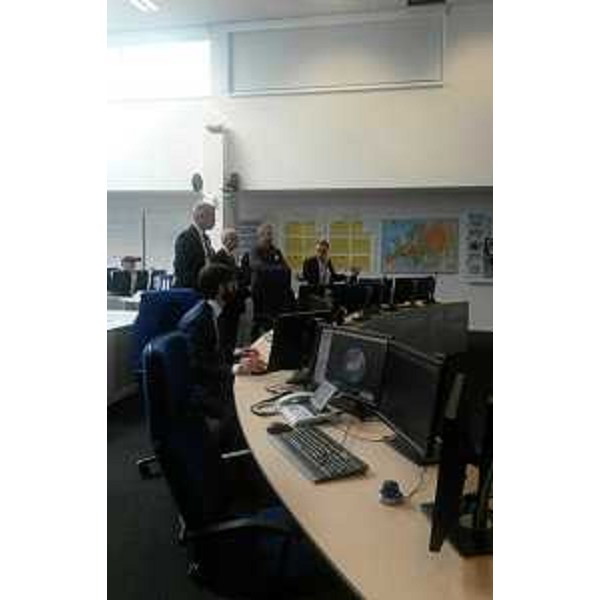 Paolo Panontin (Assessore regionale Protezione civile FVG) e Luciano Sulli (Direttore centrale Protezione civile Regione FVG) nella Sala Operativa del Centro di coordinamento della risposta alle emergenze (ERCC) del Dipartimento aiuti umanitari e protezione civile della Commissione Europea (ECHO) - Bruxelles 09/10/2015