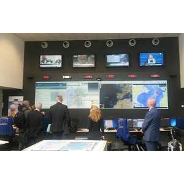 Luciano Sulli (Direttore centrale Protezione civile Regione FVG) e Paolo Panontin (Assessore regionale Protezione civile FVG) nella Sala Operativa del Centro di coordinamento della risposta alle emergenze (ERCC) del Dipartimento aiuti umanitari e protezione civile della Commissione Europea (ECHO) - Bruxelles 09/10/2015