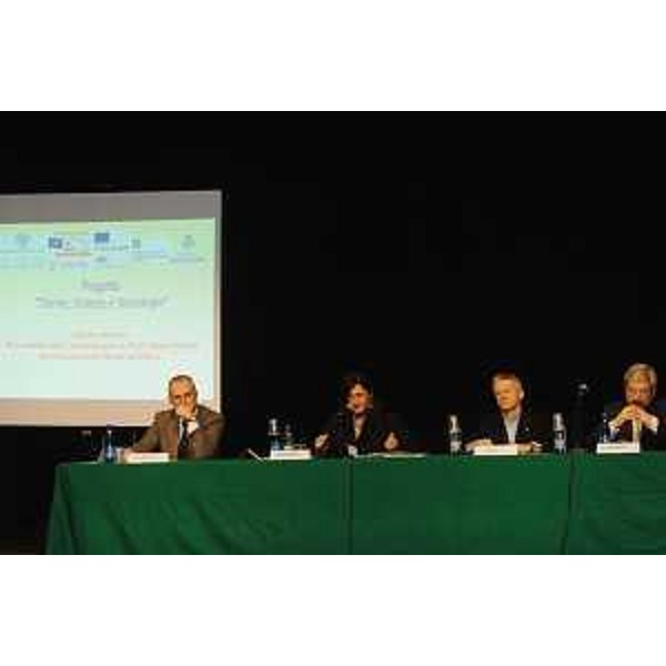 Riccardo Illy (Presidente Regione Friuli Venezia Giulia) al Progetto Donna, Scienze e Tecnologie (Udine, 08/03/06) 