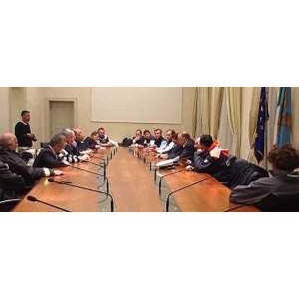 Mitja Gialuz (Presidente Società velica Barcola Grignano), Debora Serracchiani (Presidente Regione Friuli Venezia Giulia) e Roberto Cosolini (Sindaco Trieste) in riunione sulla situazione meteo relativamente alla sicurezza del Villaggio Barcolana, con Questura, Guardia Costiera della Capitaneria di Porto, Protezione civile FVG, Vigili del Fuoco e Vigili urbani - Trieste 10/10/2015