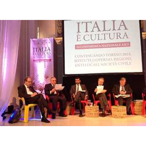 Gianni Torrenti (Assessore regionale Cultura) alla II Conferenza nazionale dell'Associazione delle Istituzioni di Cultura Italiane (AICI) - Conversano (BA) 10/10/2015