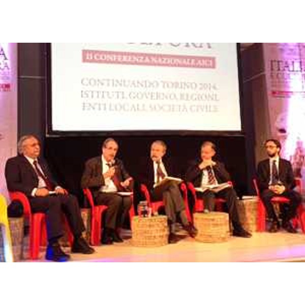 Gianni Torrenti (Assessore regionale Cultura) alla II Conferenza nazionale dell'Associazione delle Istituzioni di Cultura Italiane (AICI) - Conversano (BA) 10/10/2015