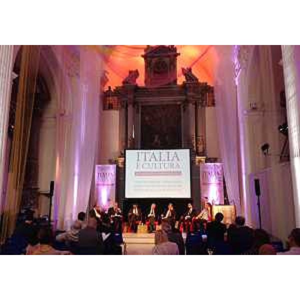 Gianni Torrenti (Assessore regionale Cultura) alla II Conferenza nazionale dell'Associazione delle Istituzioni di Cultura Italiane (AICI) - Conversano (BA) 10/10/2015