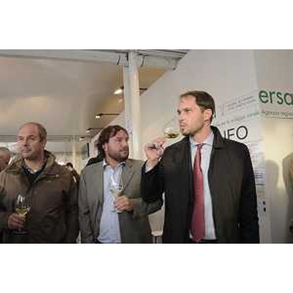 Cristiano Shaurli (Assessore regionale Risorse agricole e forestali) nello stand dell'ERSA al Villaggio Barcolana - Trieste 09/10/2015
