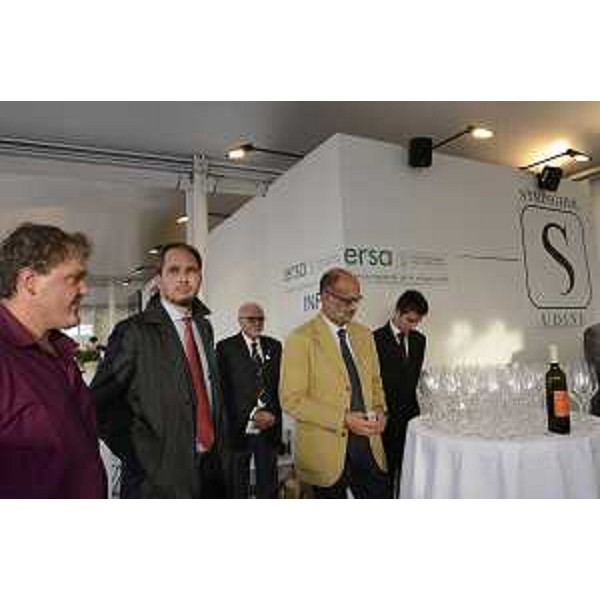 Cristiano Shaurli (Assessore regionale Risorse agricole e forestali) nello stand dell'ERSA al Villaggio Barcolana - Trieste 09/10/2015