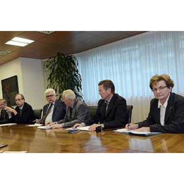 Gianni Torrenti (Assessore regionale Cultura, Sport e Solidarietà), Dario Locchi e Fabio Ziberna (Associazione Giuliani nel Mondo), Michele Bernardon e Vera Turrin (EFASCE) alla presentazione degli Stati generali dei Corregionali all'estero (Trieste, 16 e 17 ottobre 2015) - Udine 12/10/2015